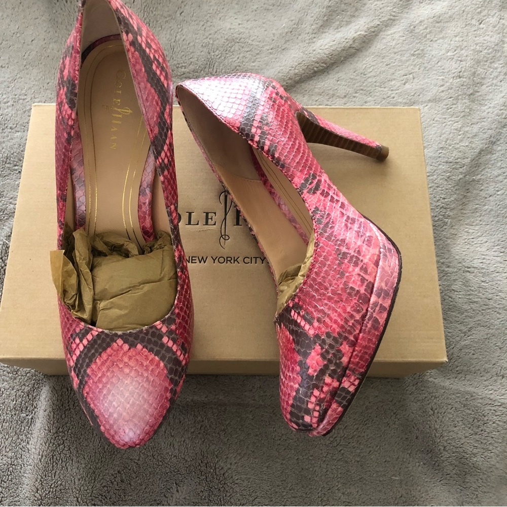 Cole Haan Chelsea Pump Heels in Punch Snake print size 7.5 with box